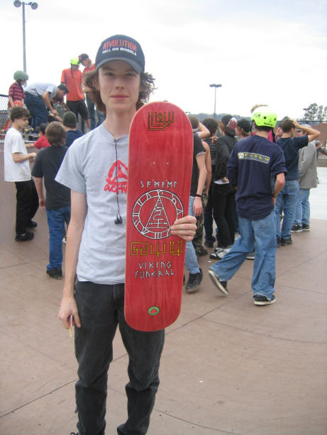 Lucky winner of the Viking Funeral deck (Andy Spinosi Memorial Skate Jam - feb 2004)