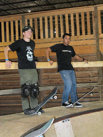 Tim Birt and Jay Salillas hanging by the bowl at Ollie Skatepark