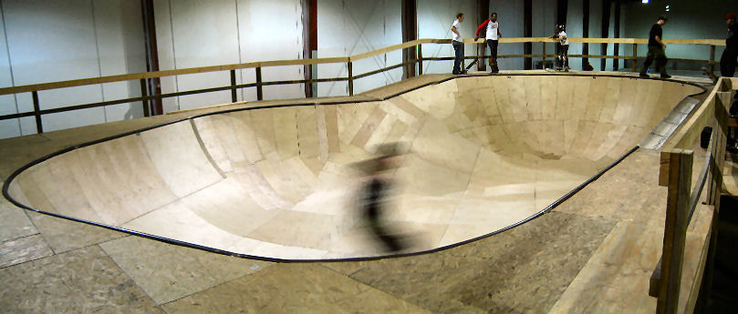 Ollie's Skatepark wooden bowl at AoS-fest III
