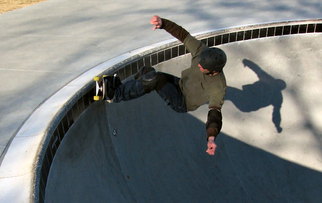 Ron frontside grinding in the big end