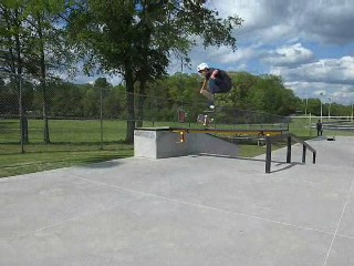 Scott flips the bench (1.38 Mb video)