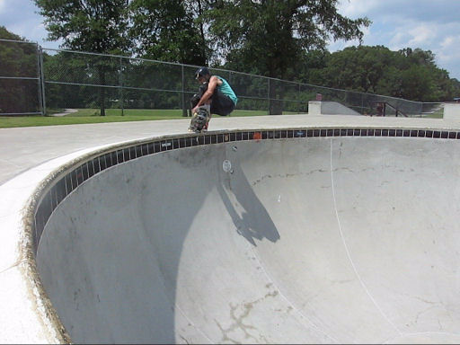 Eddings gets a long layback tailslide(1.96 Mb WMV video)